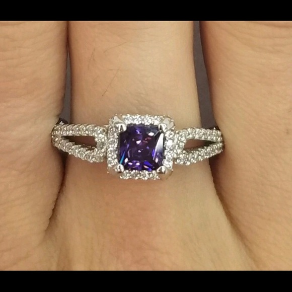 0.71 carat Lavish Princess Cut Amethyst CZ Ring - Picture 1 of 4